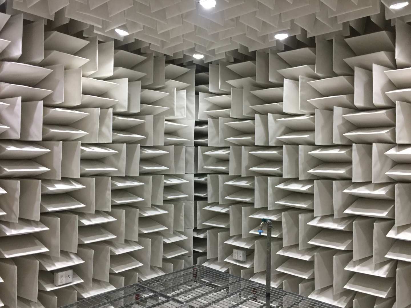 Full - Anechoic Room